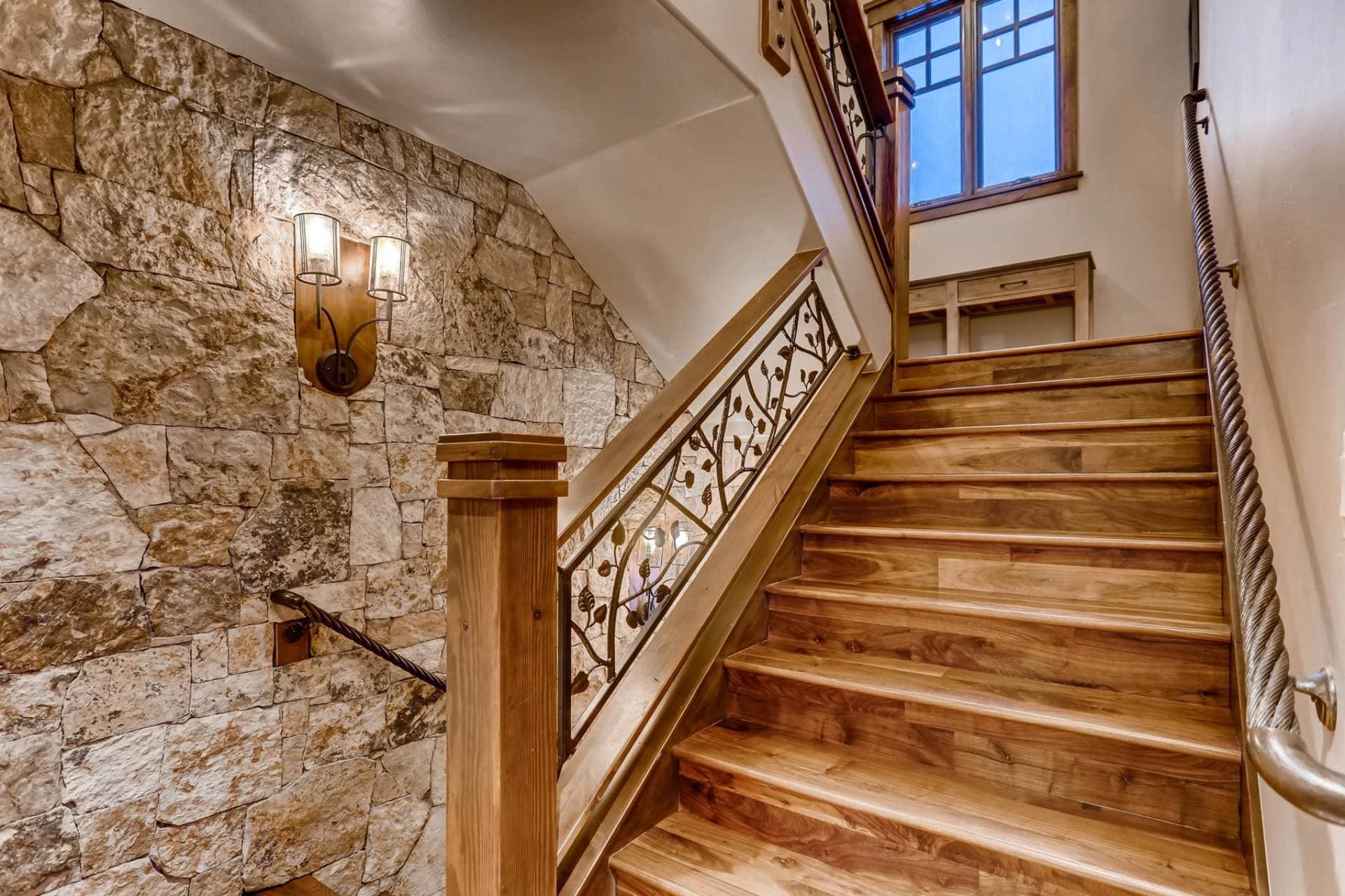 Monarch Place - Image 32