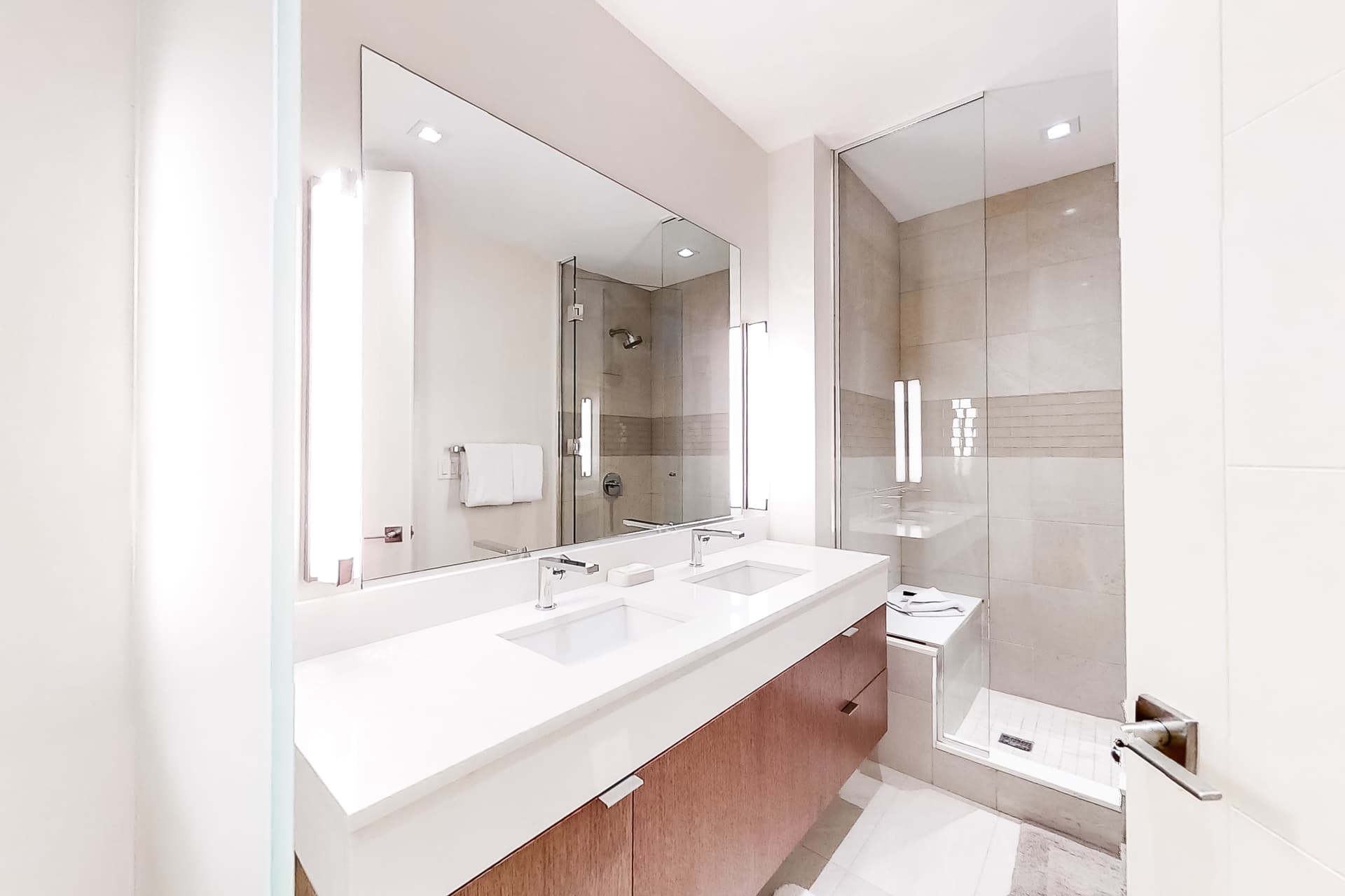 Lift 503 Home - Image 17