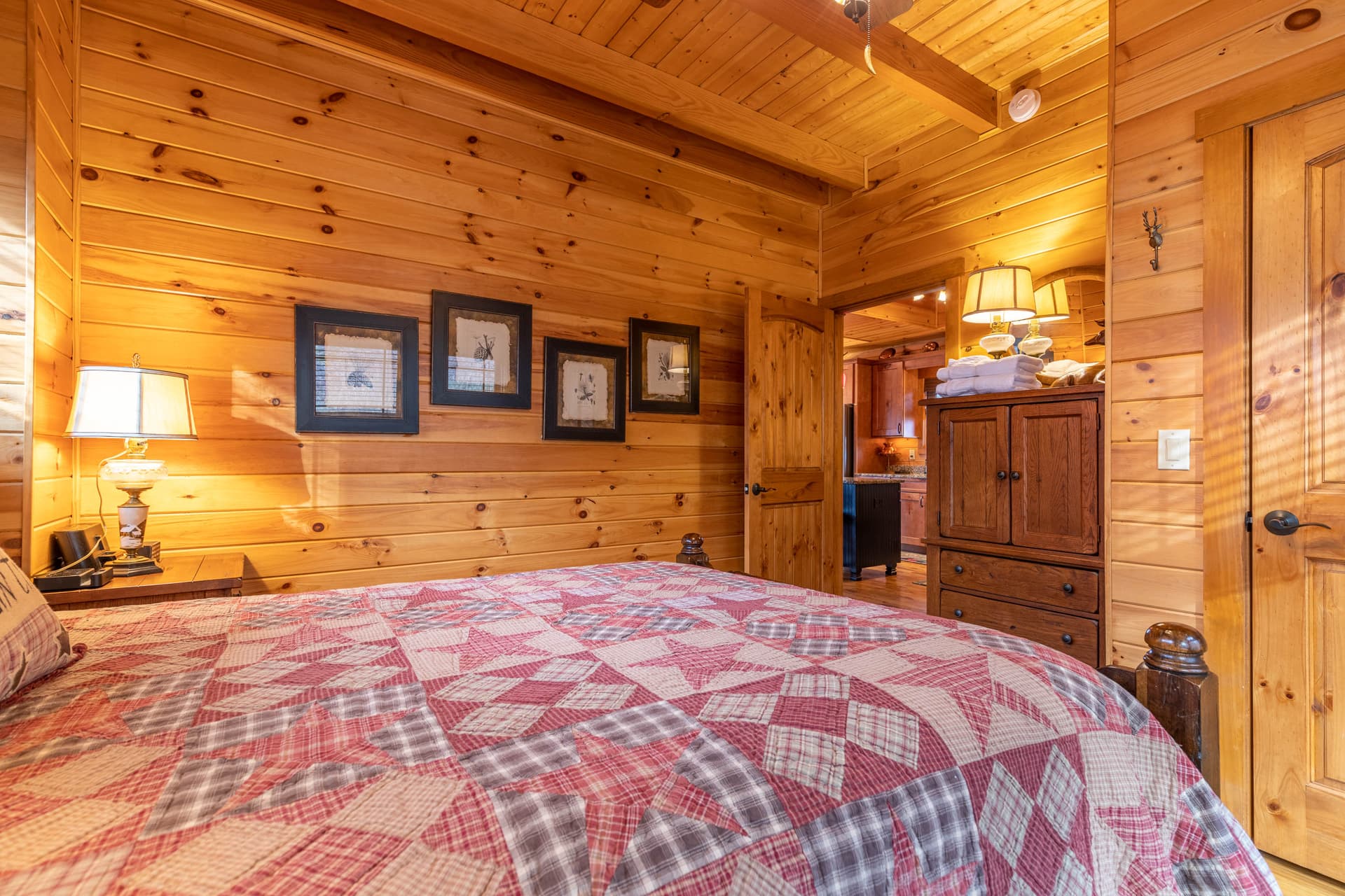 Deer Moments Cabin - Image 9