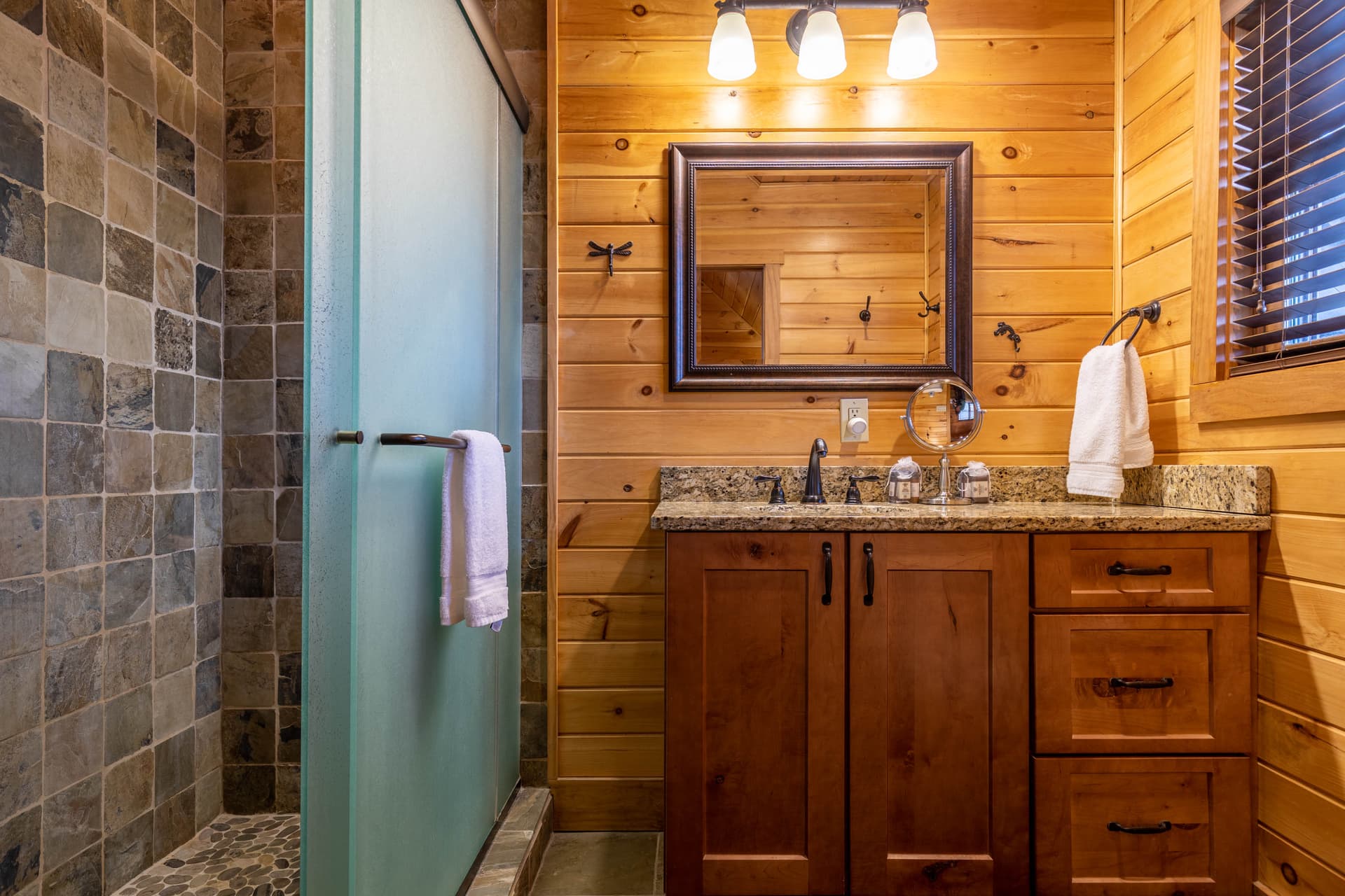 Deer Moments Cabin - Image 17