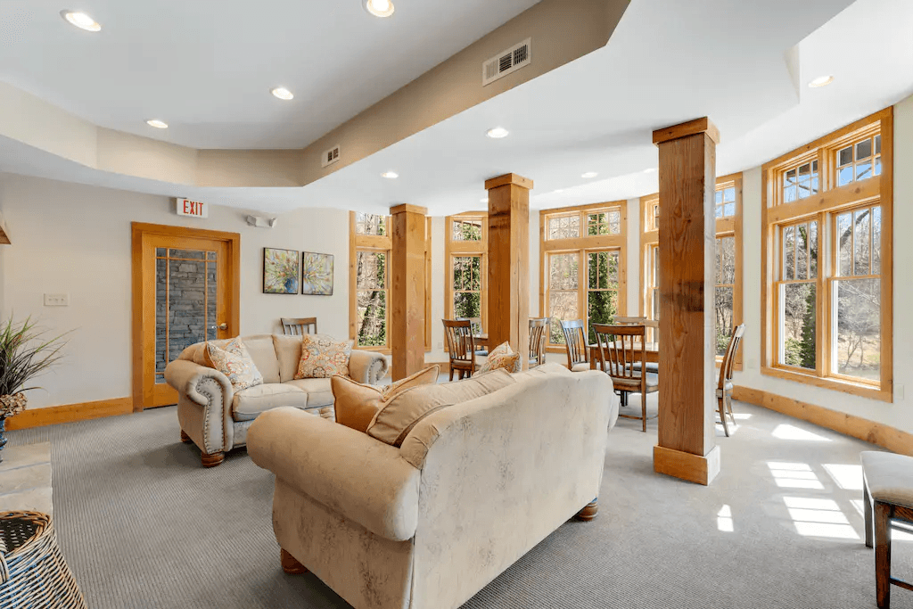 Still Lake Getaway - Image 21