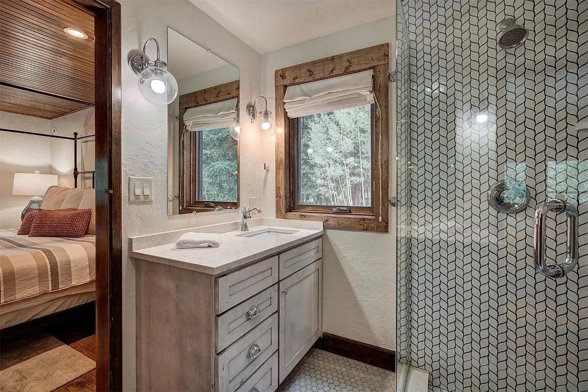 Creekside Chateau - Image 27