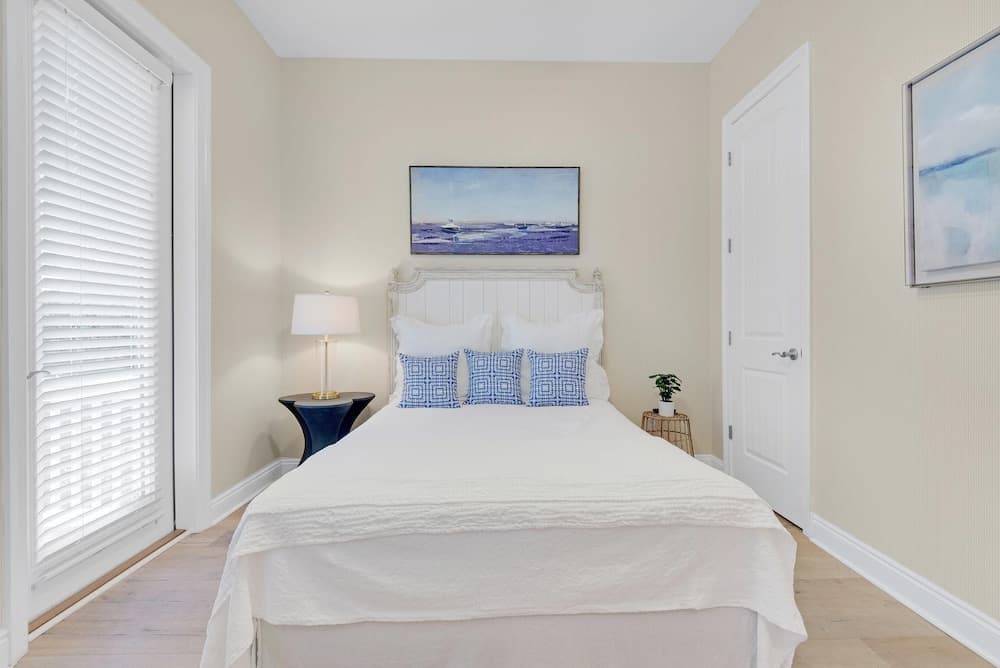 Dock Holiday - Image 2