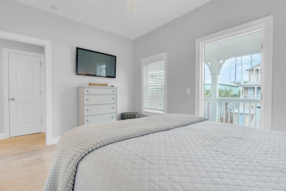 Dock Holiday - Image 5