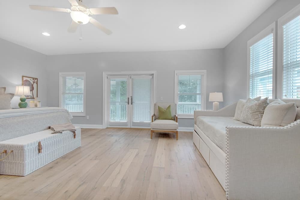 Dock Holiday - Image 6