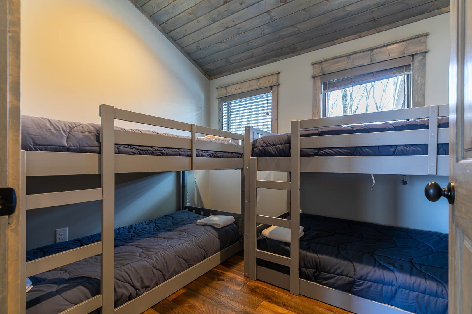 Zion House - Image 23