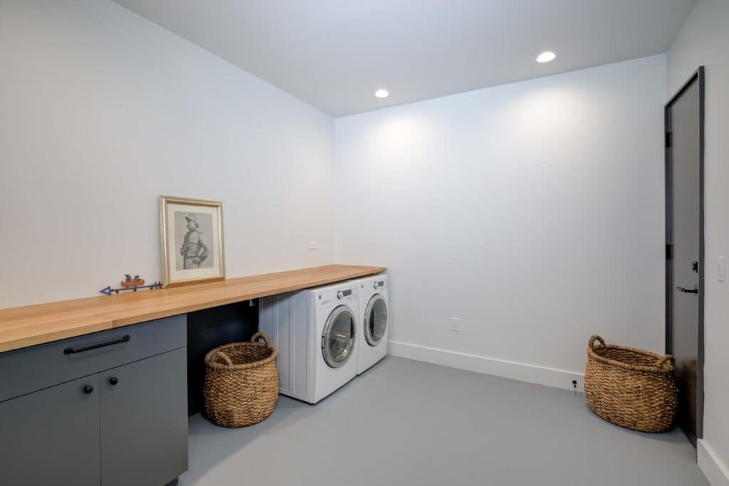 Lake Cabin #12 - Image 13