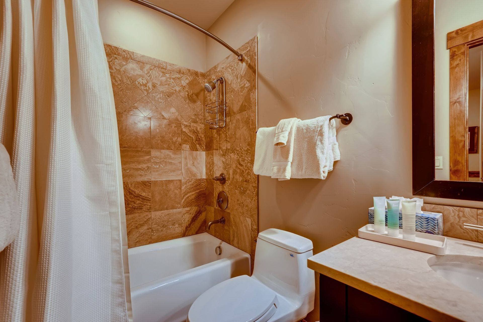 Bear Tracks Lodge - Image 21