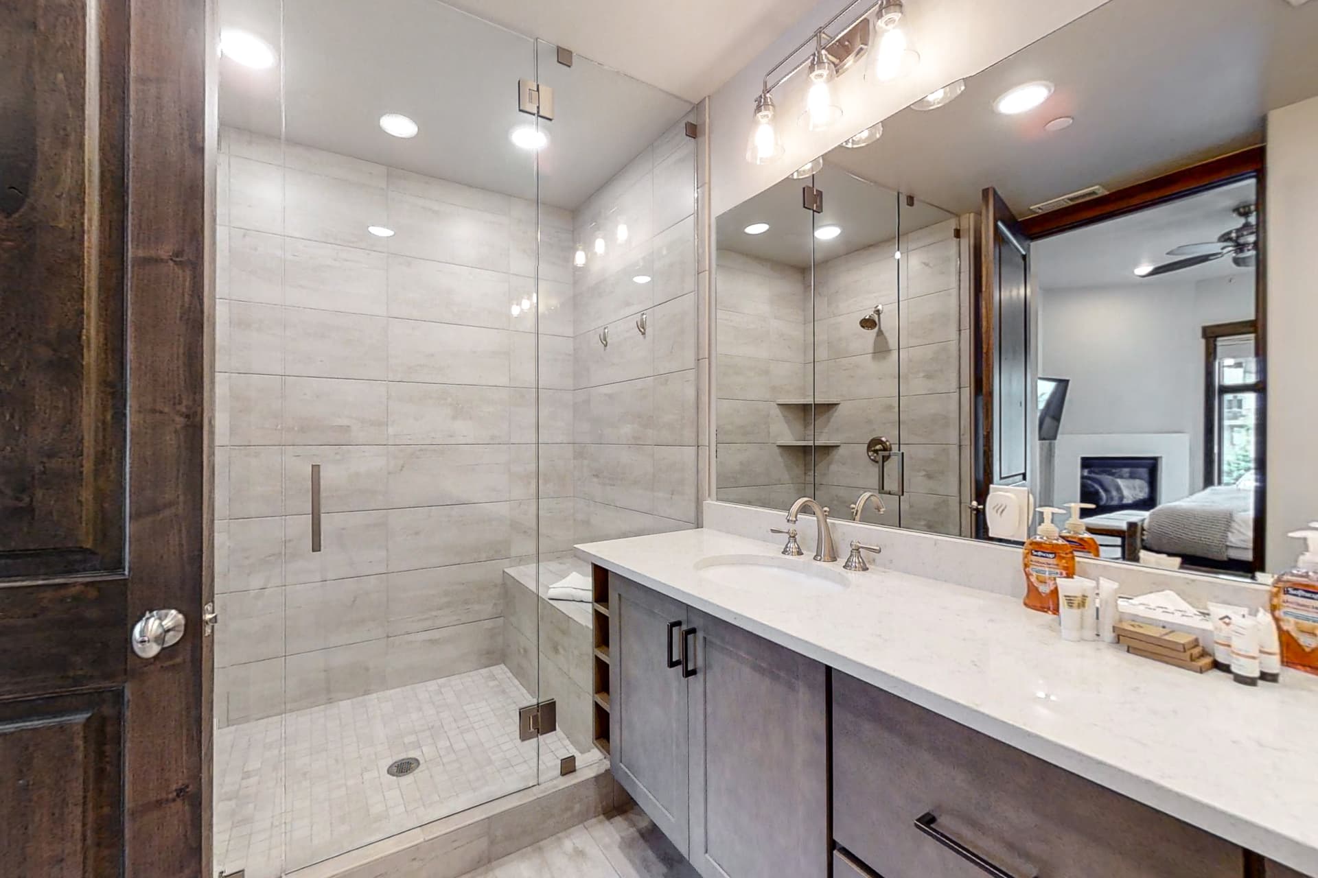 Blackstone Paradise Home - Image 17