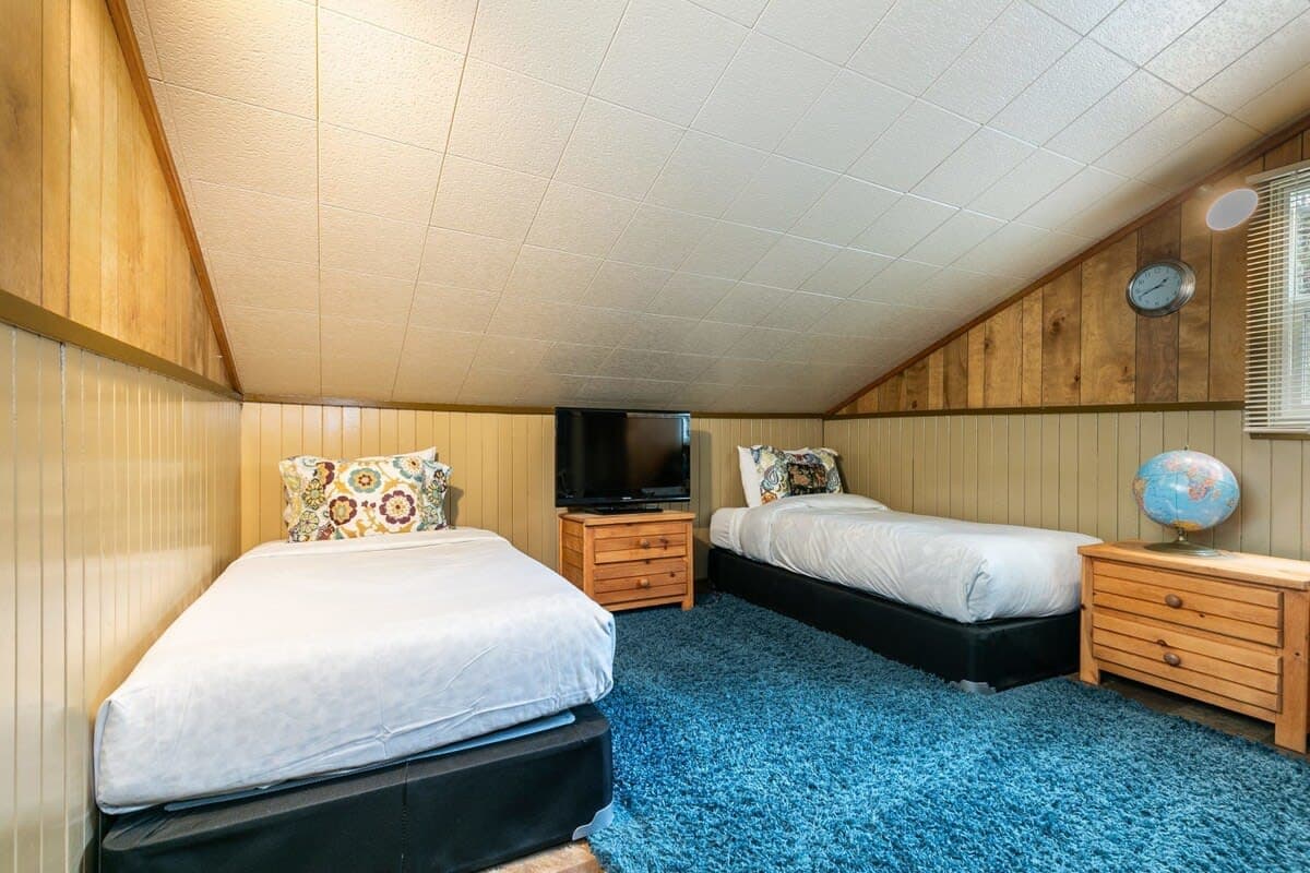 Classic Tahoe Cabin - Image 18