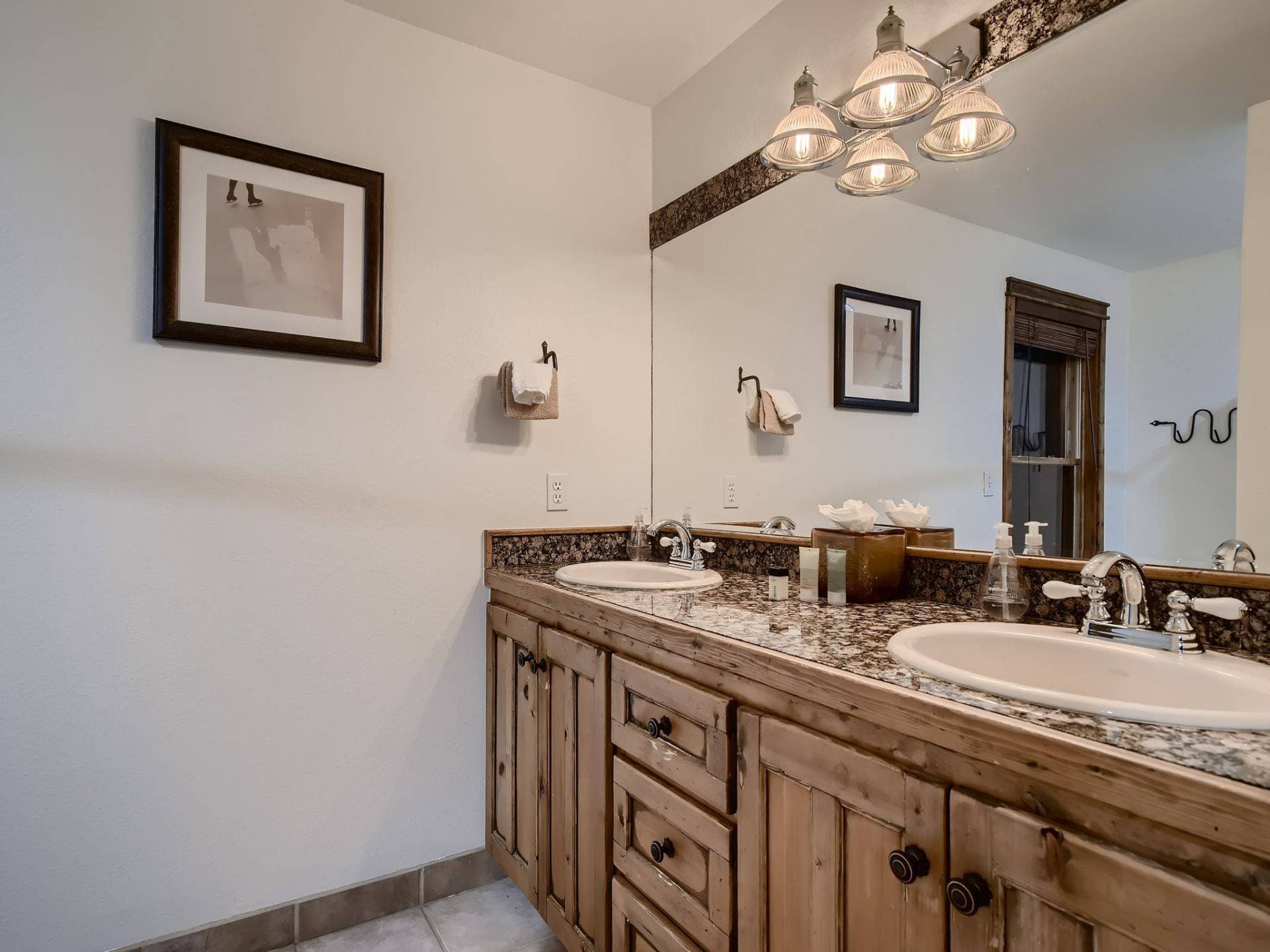 Lodge at Ski Hill - Image 13