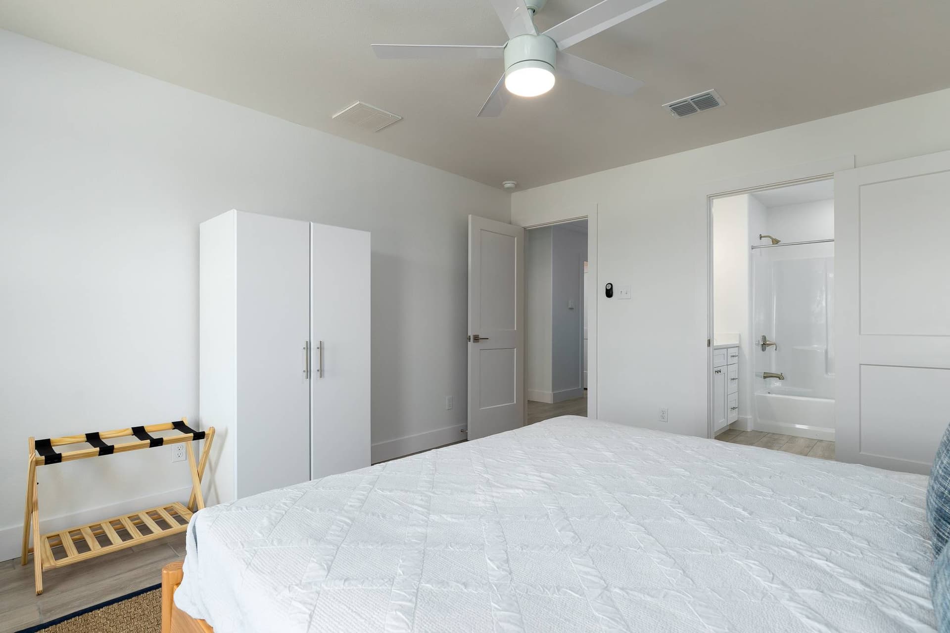 Skiff House - Image 9