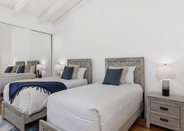 Shore O'Clock - Image 27