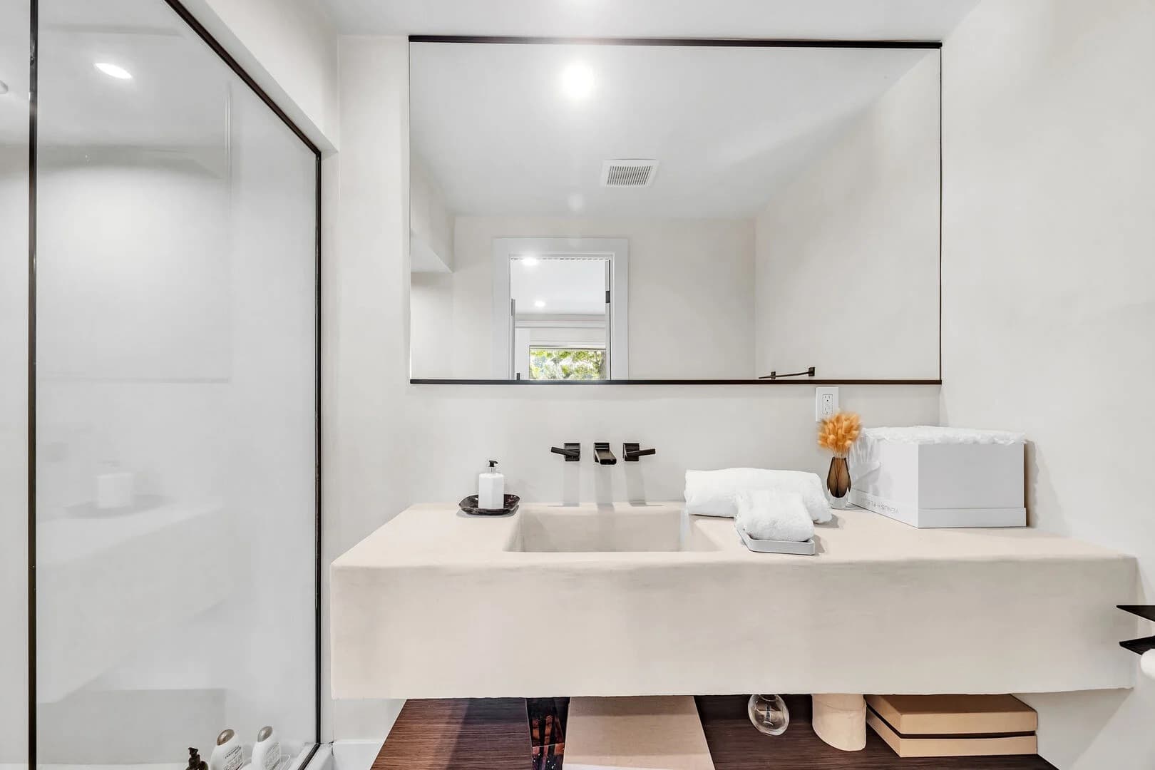 Sunset Plaza View - Image 18