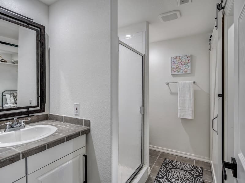 Lakeshore Luxury Chalet - Image 46