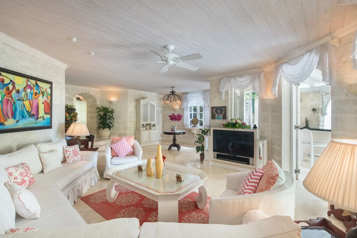 Red Hibiscus Home - Image 4