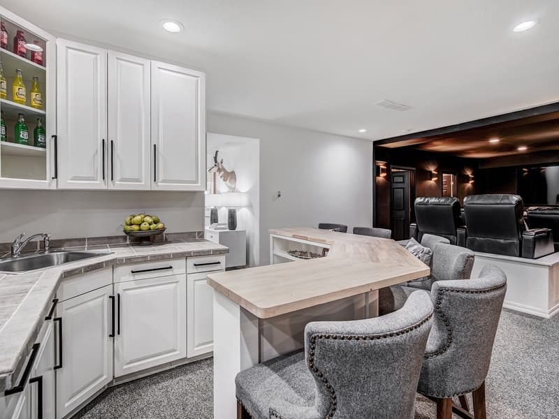 Lakeshore Luxury Chalet - Image 40