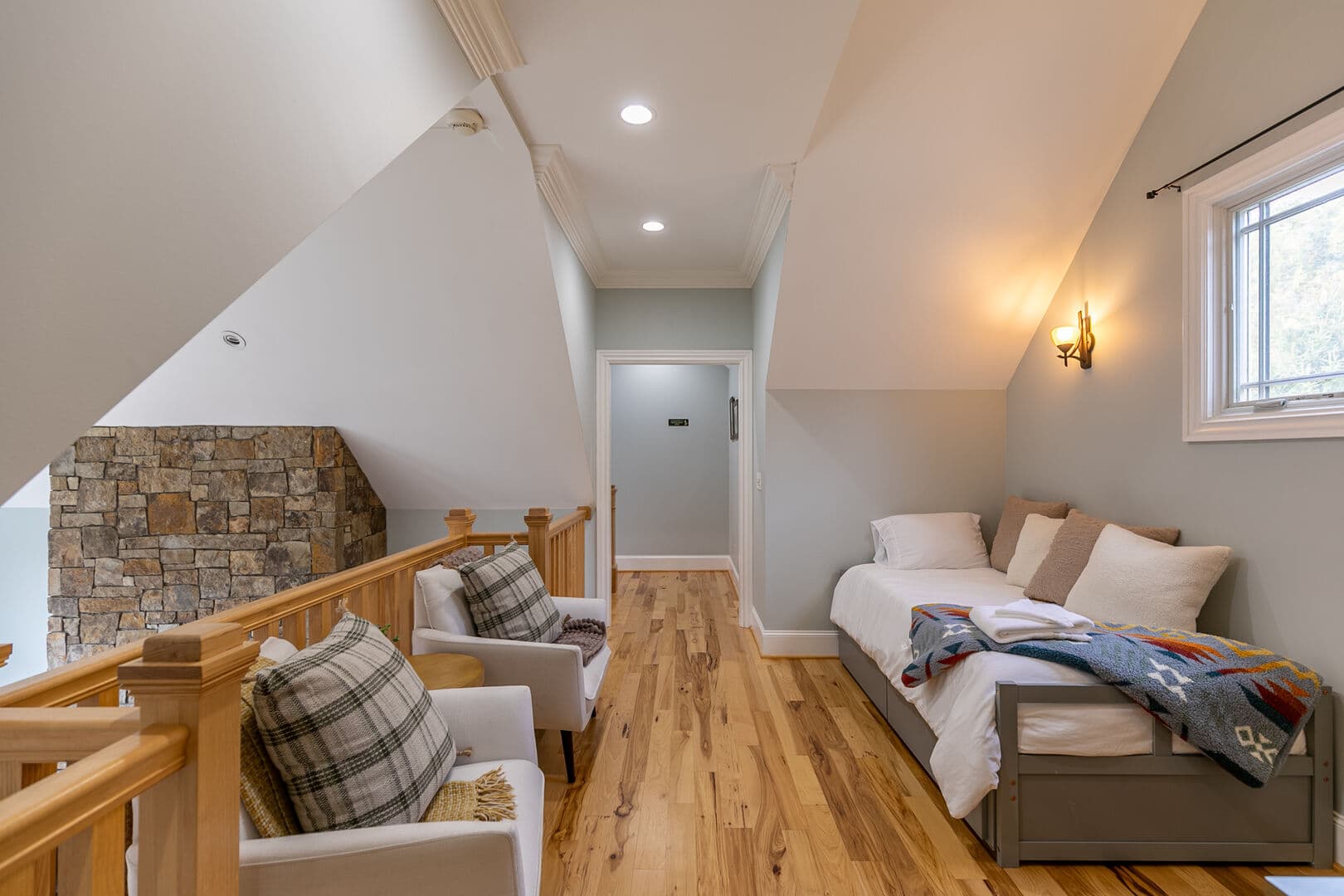 Mountain Top House - Image 27