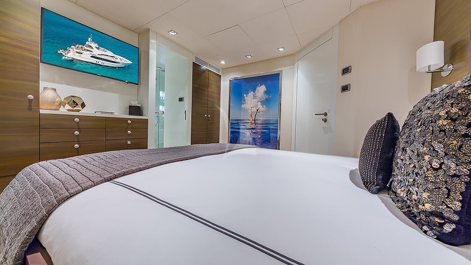 Big Sky Yacht - Image 27