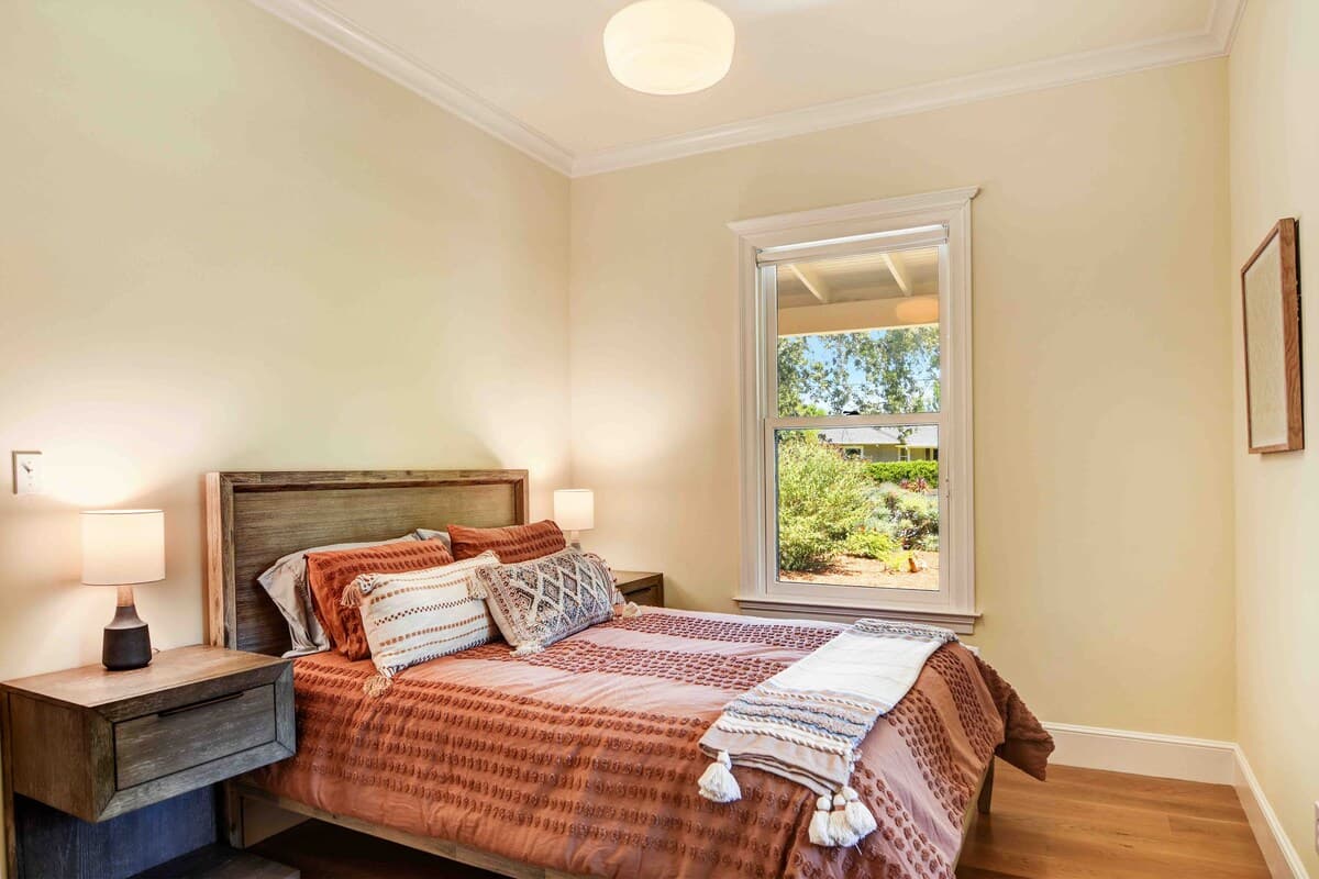 Newcomb Vineyard Escape - Image 15