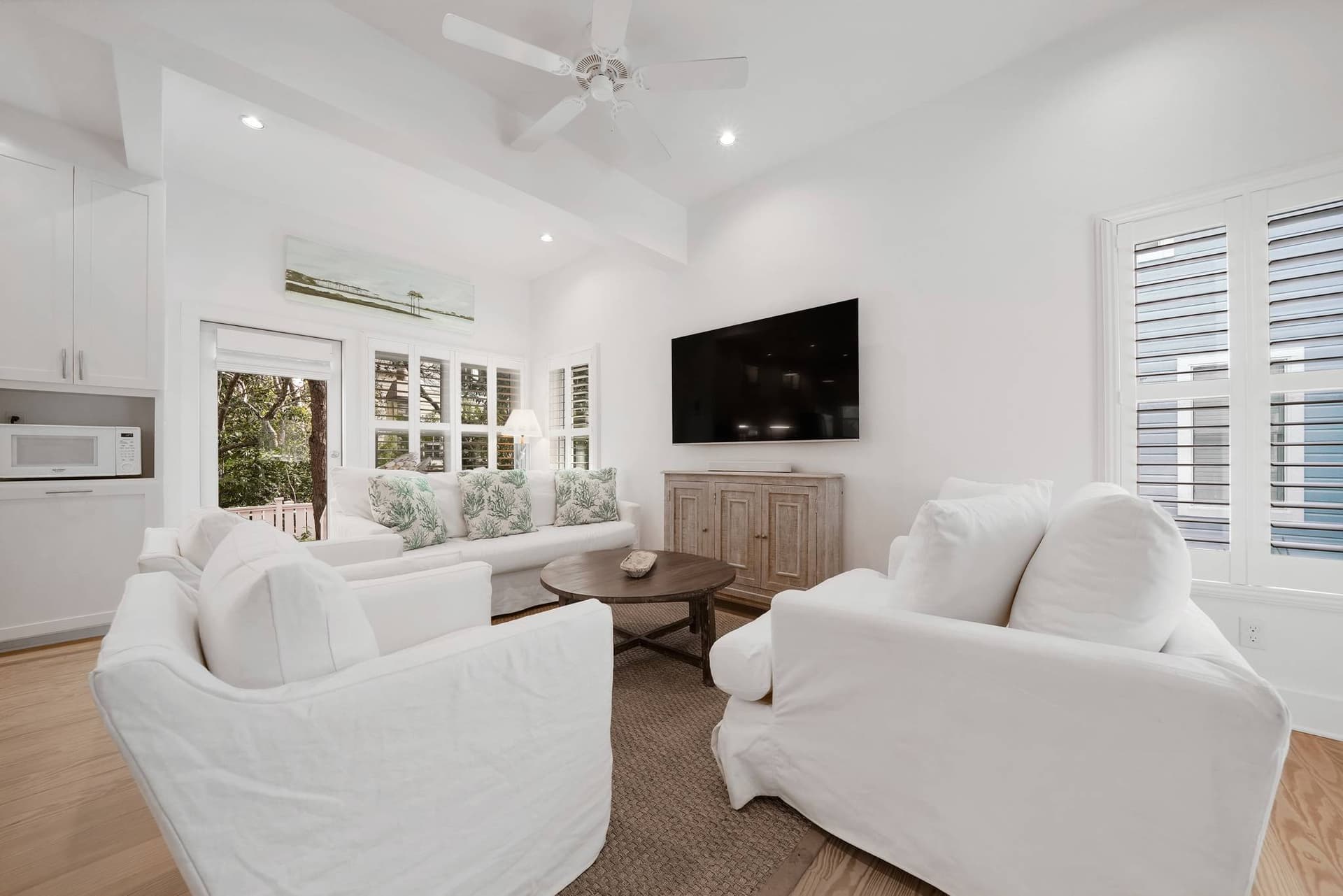 Salty Dogs House - Image 2