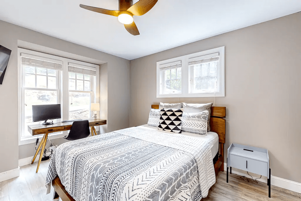 Still Lake Getaway - Image 10