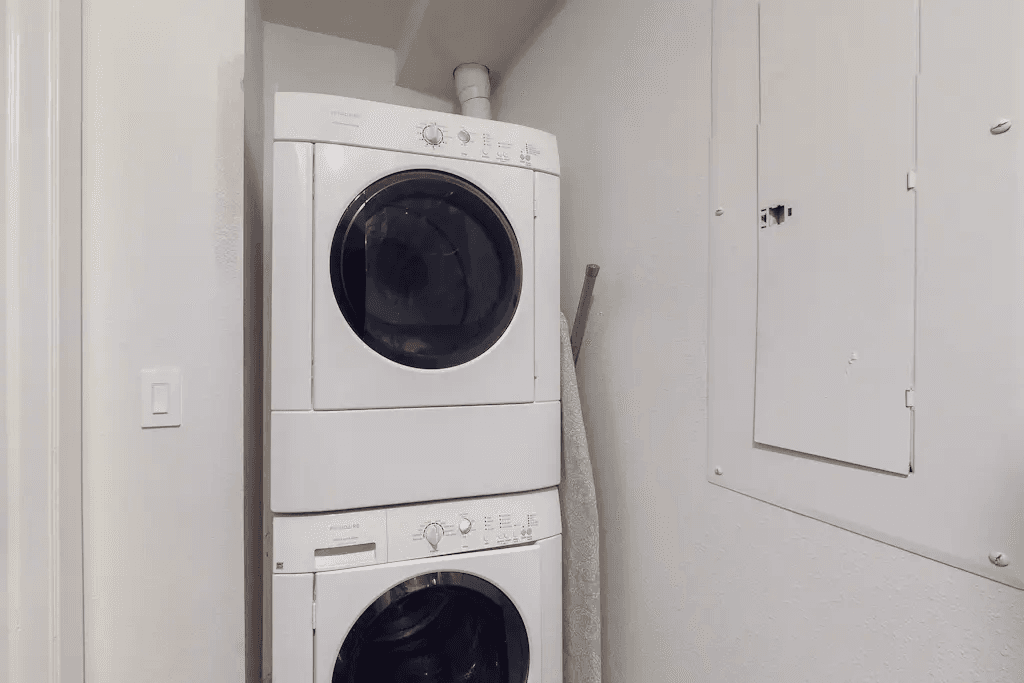 Fraser River Retreat - Image 25