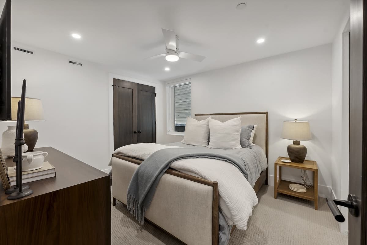 Slopeside Modern - Image 24