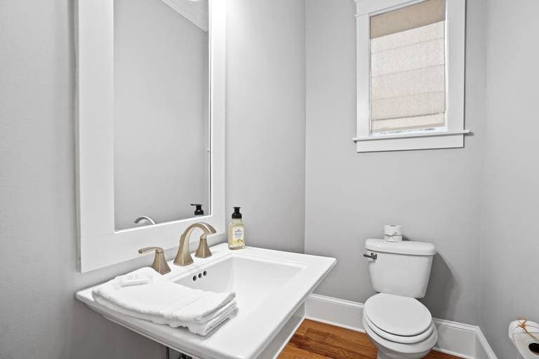 Blue Whale Bungalow - Image 15