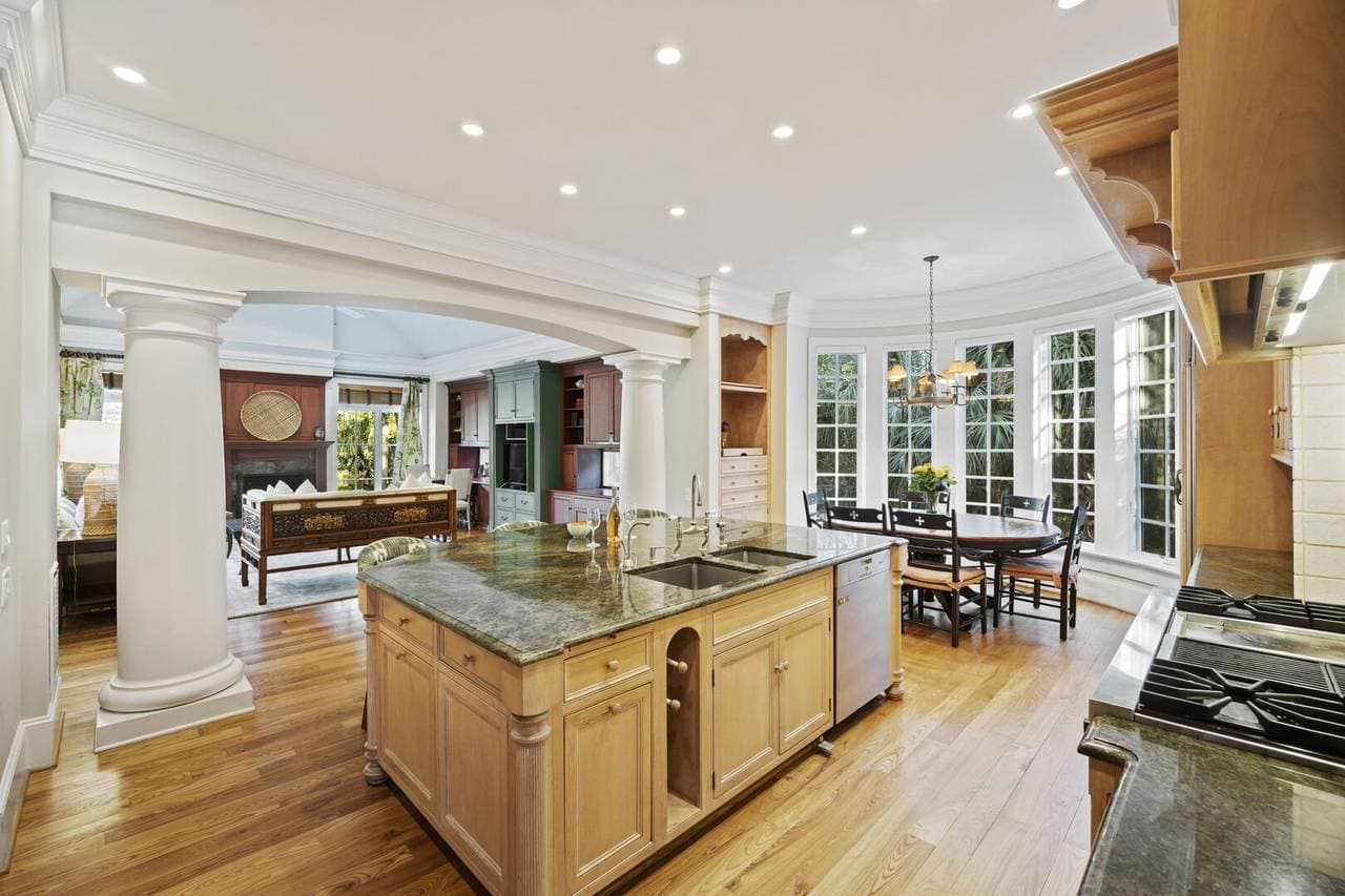 Yellow Throat Lane - Image 18