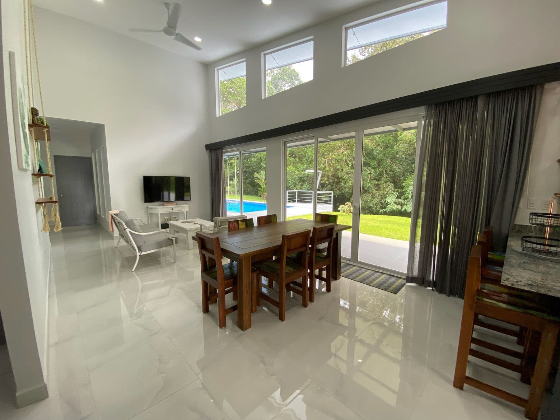 South Family Home - Image 24