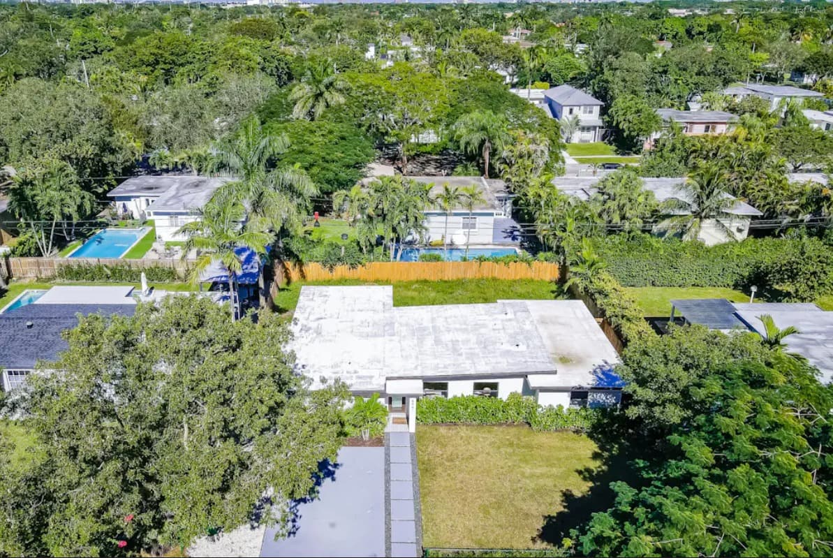 Mid-Century Modern Oasis - Image 21