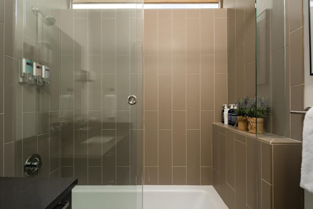 Six Silver Speaks - Image 14