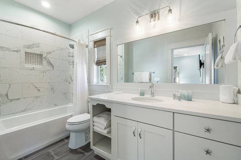 Connecticut Yankee - Image 26