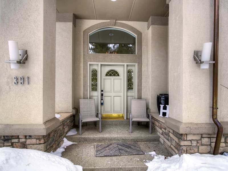 Lakeshore Luxury Chalet - Image 52