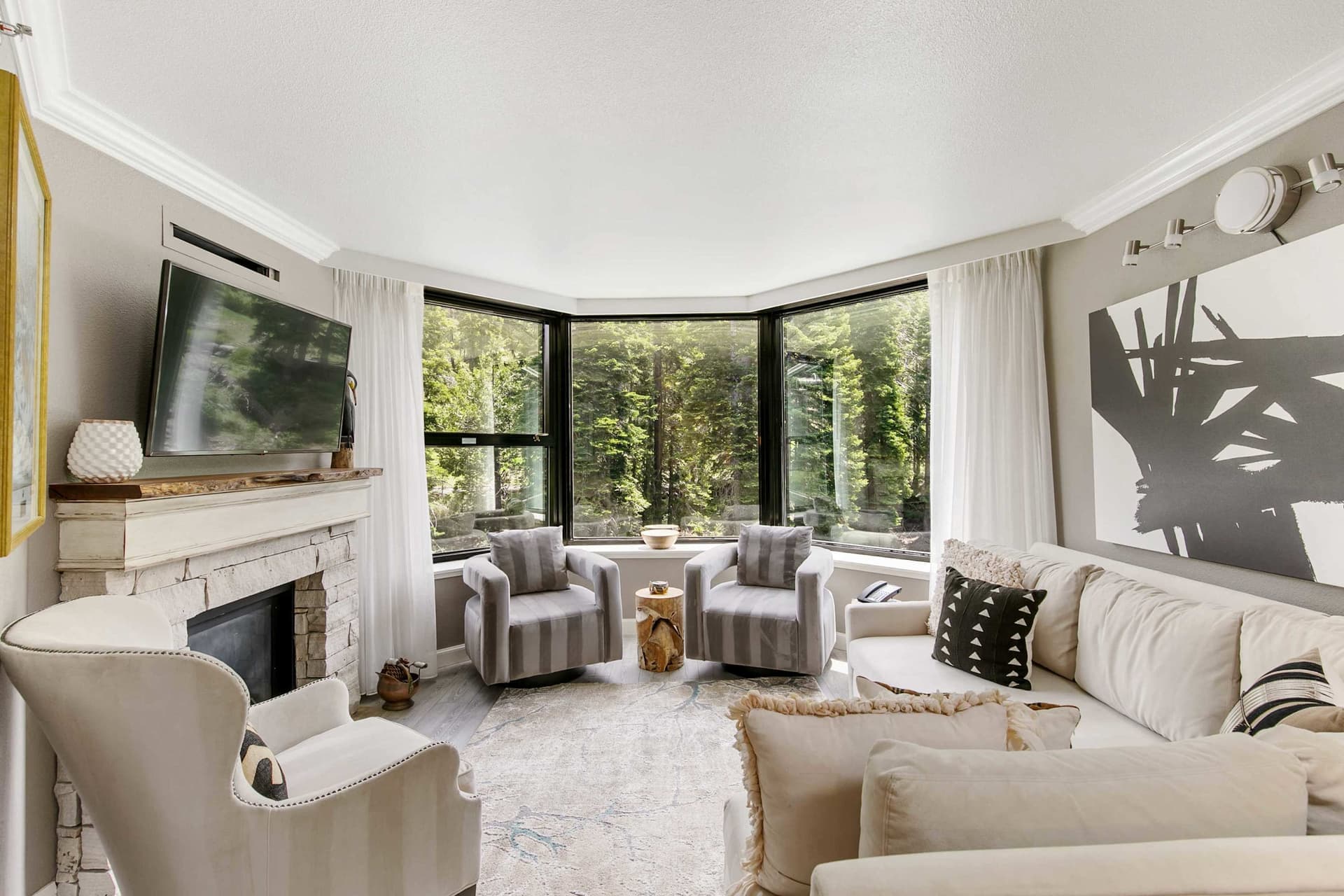 Everline Condo #400 - Image 1