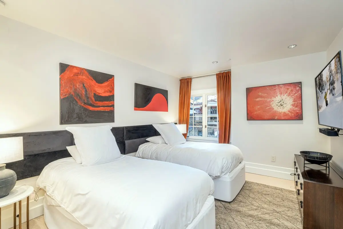 Plaza Tower - Image 16