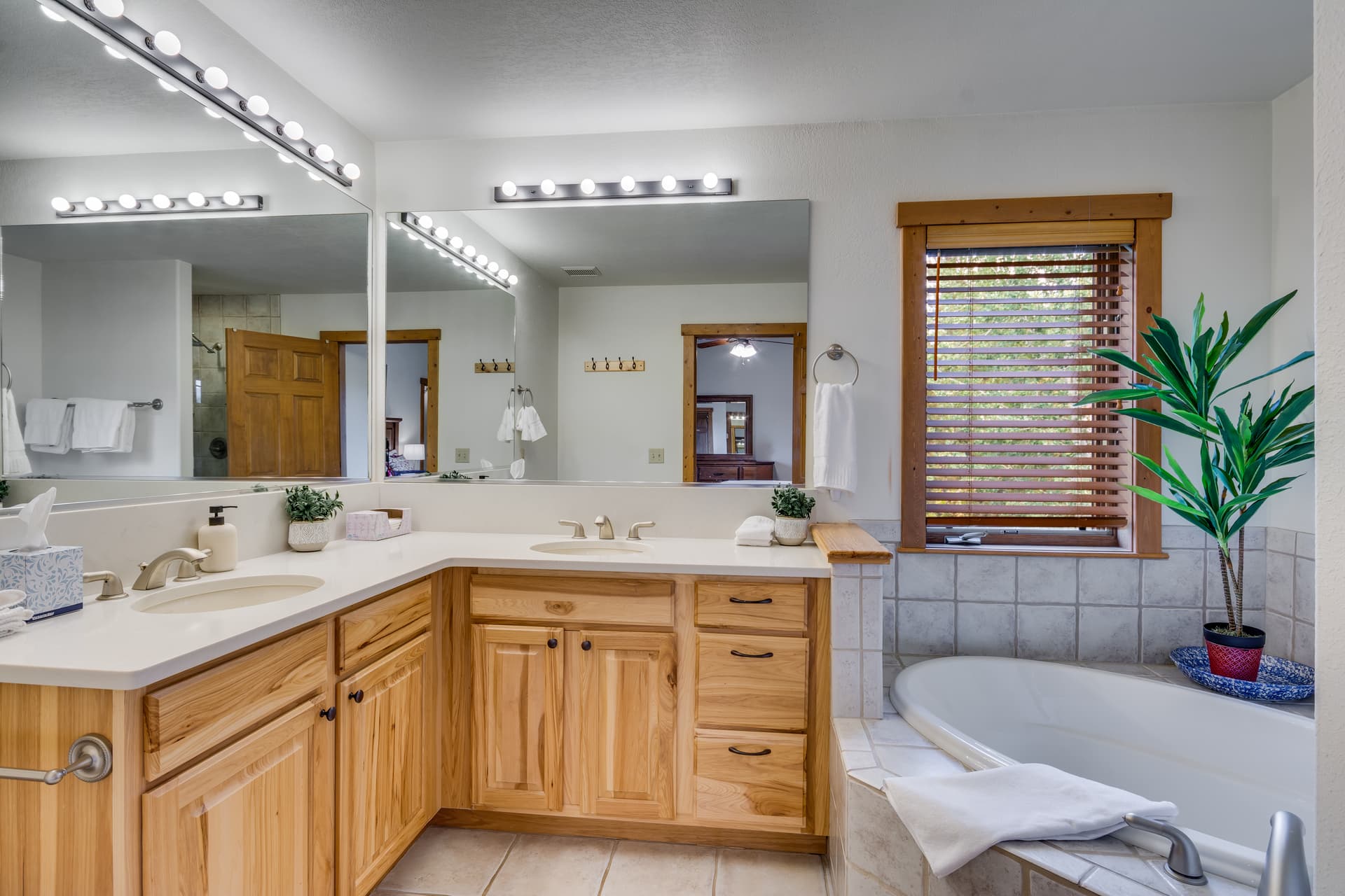 Enclave #11 - Image 20