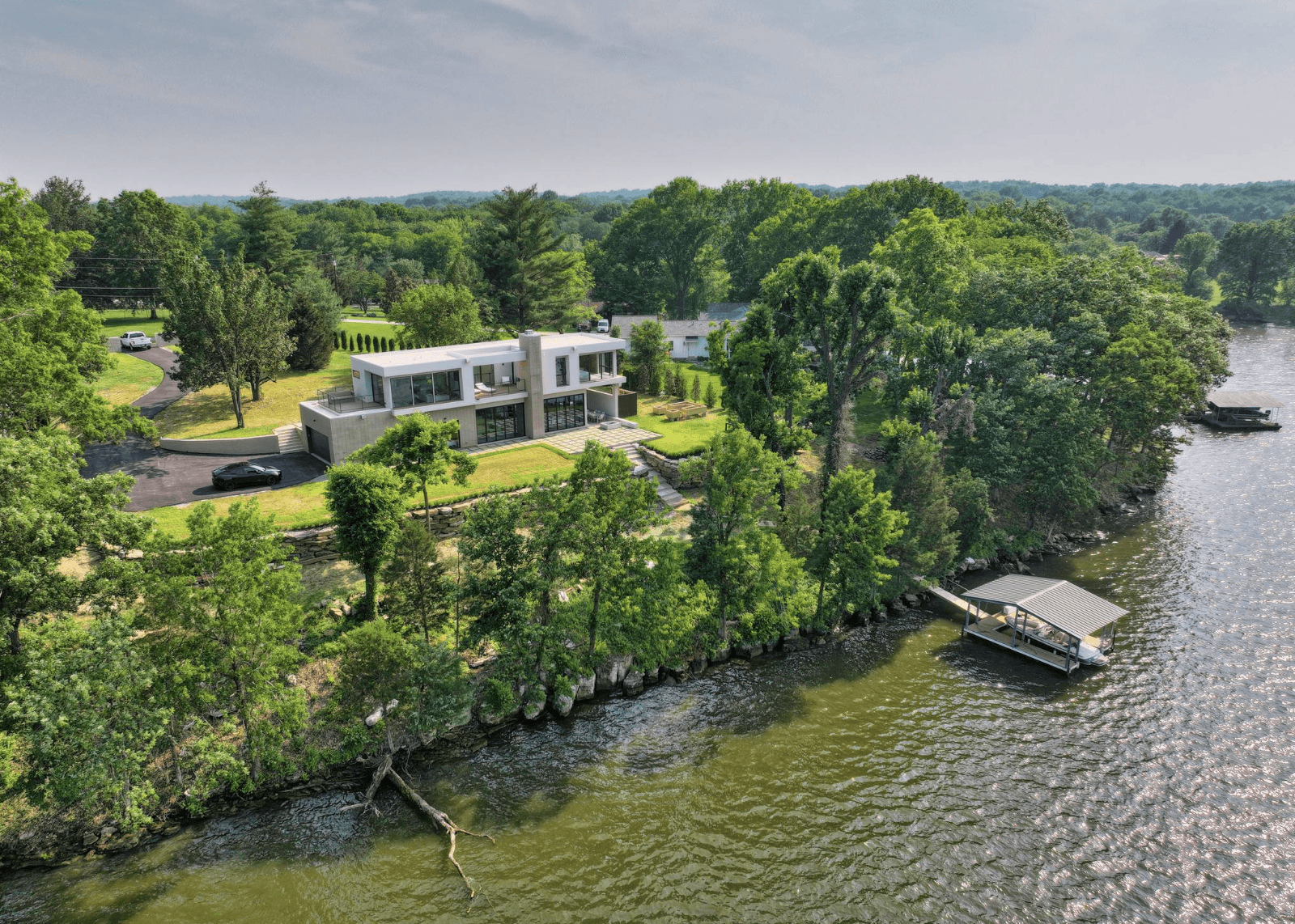 Nashville Lakeside Modern - Image 22