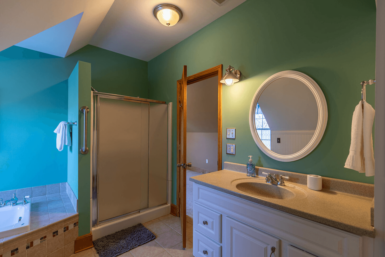 Lazy Bear Inn - Image 17