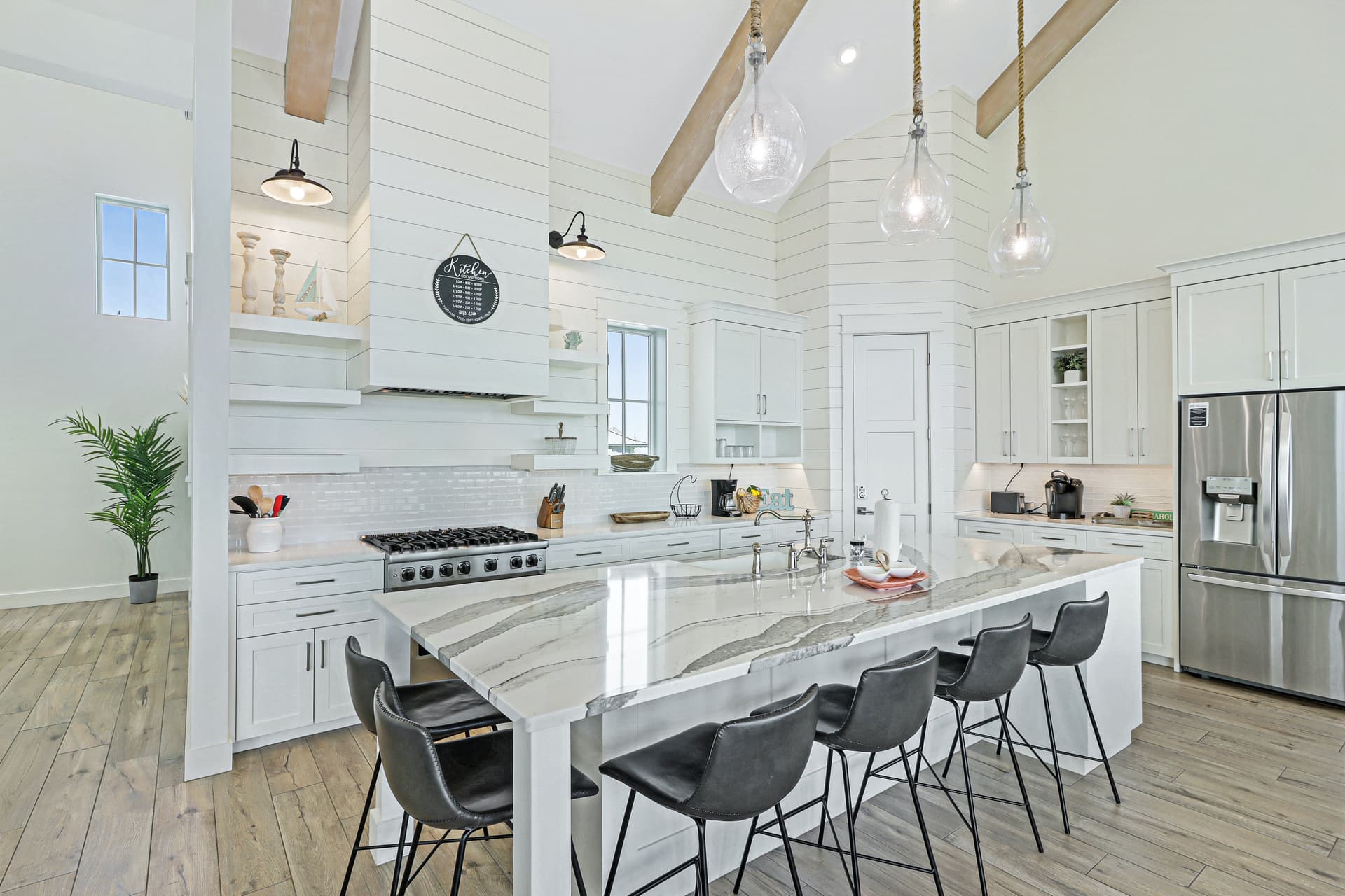 Pelican's Perch - Image 3