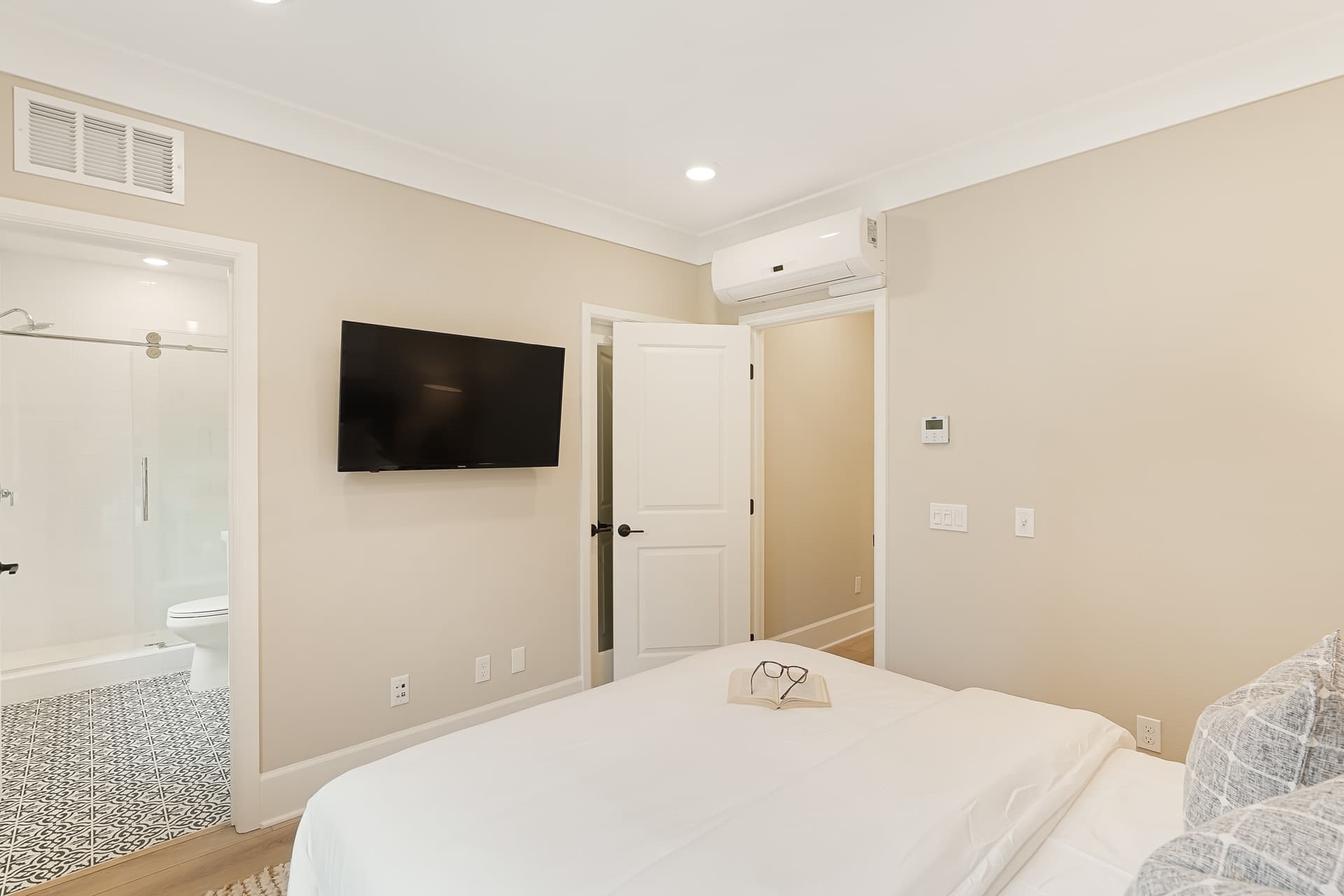 Bayside Cove Getaway - Image 23