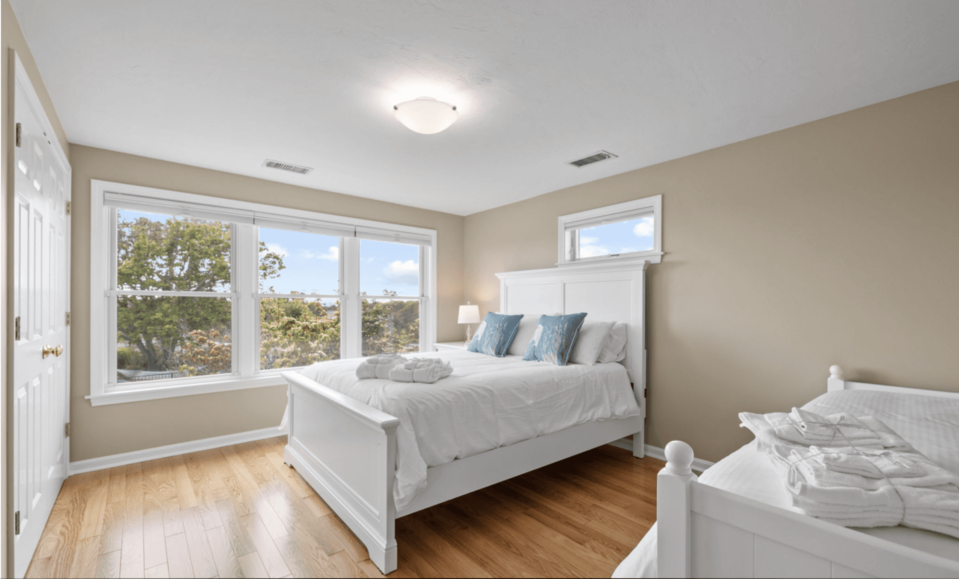 Seaside Manor - Image 30