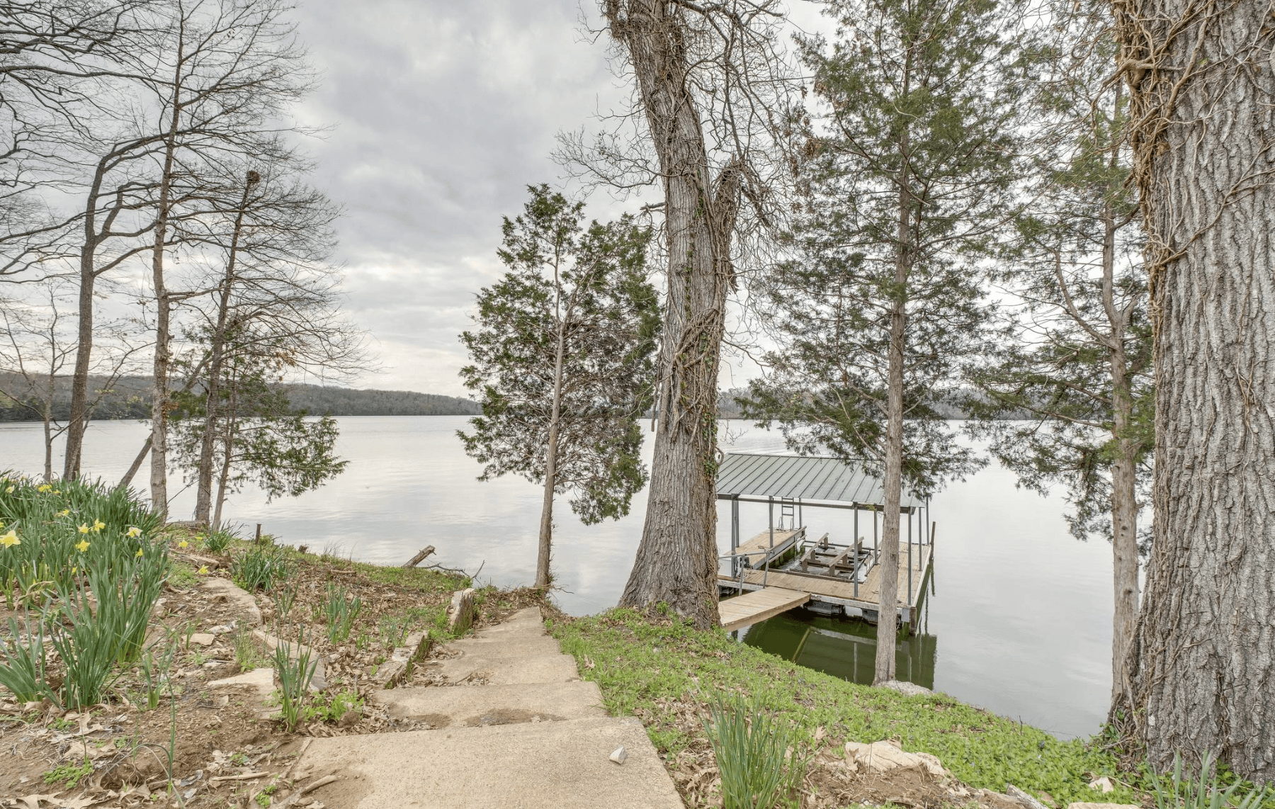 Nashville Lakeside Modern - Image 13