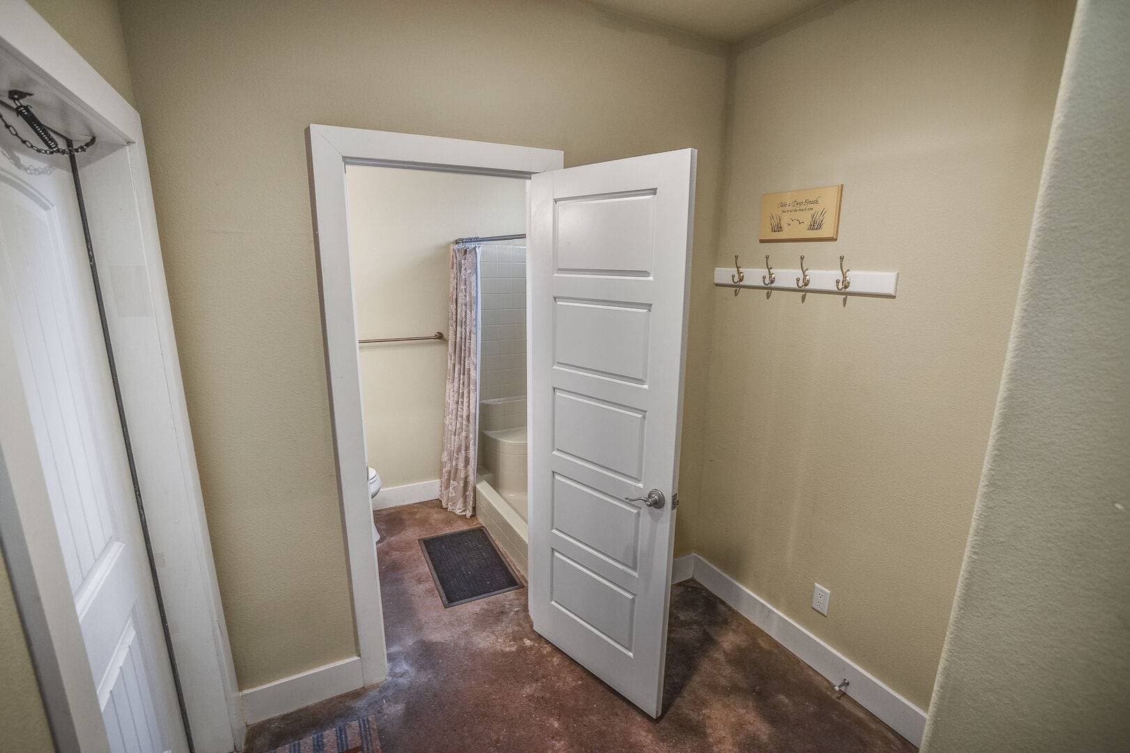 Gone Coastal House - Image 33