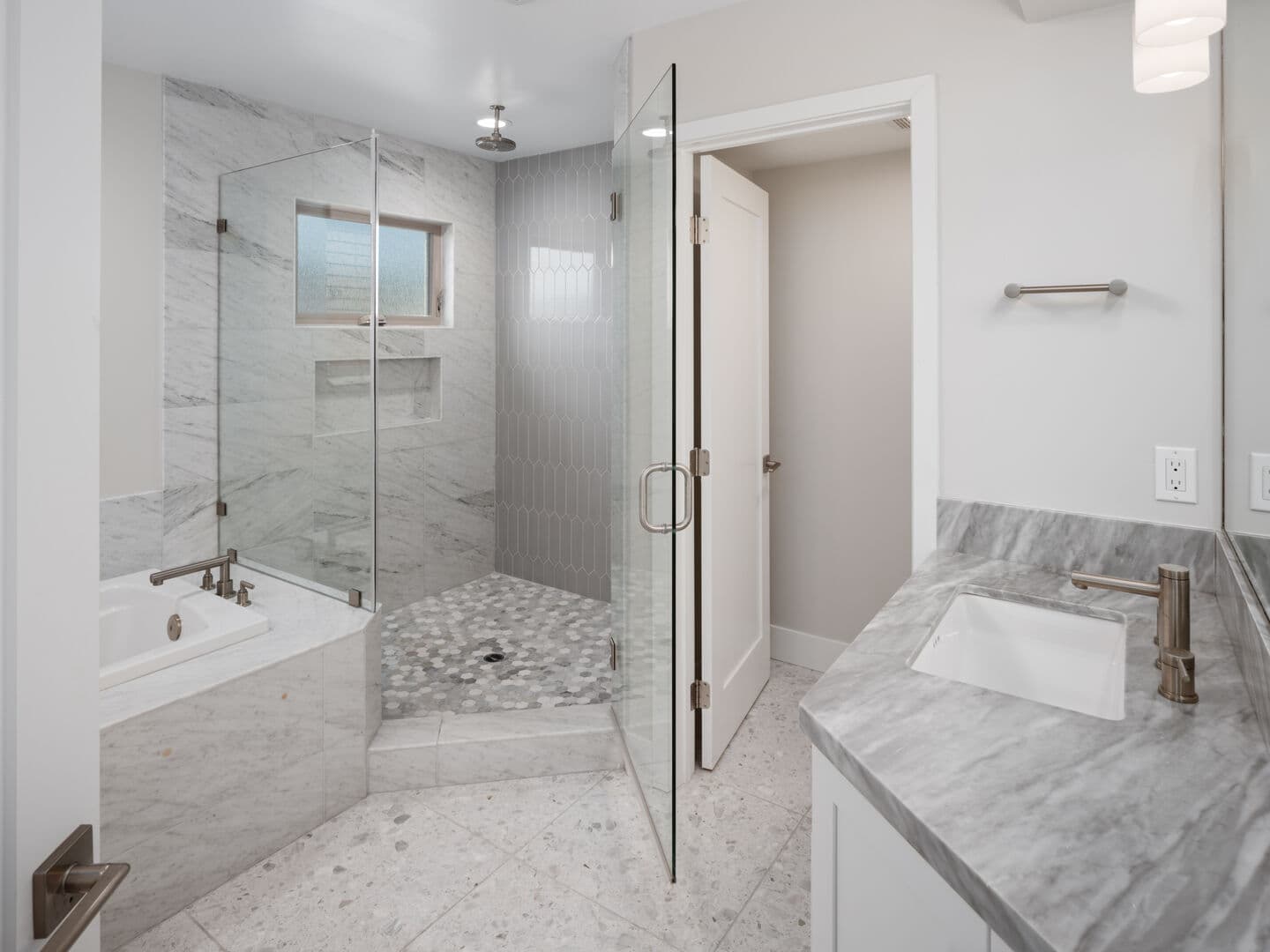 Sapphire Place - Image 13