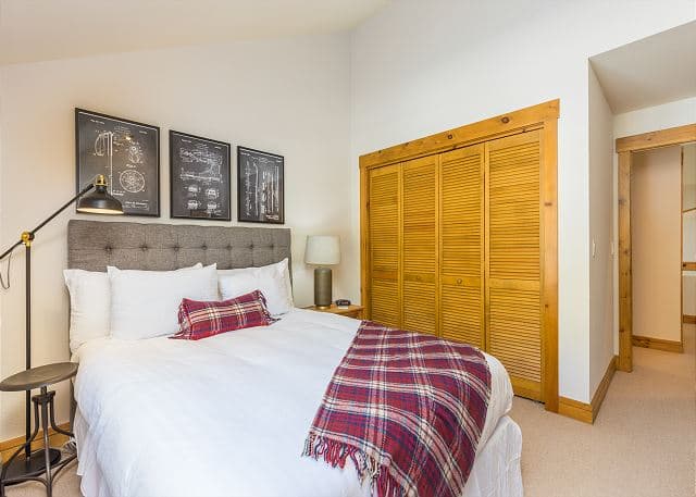 Summit Ridge Retreat - Image 14