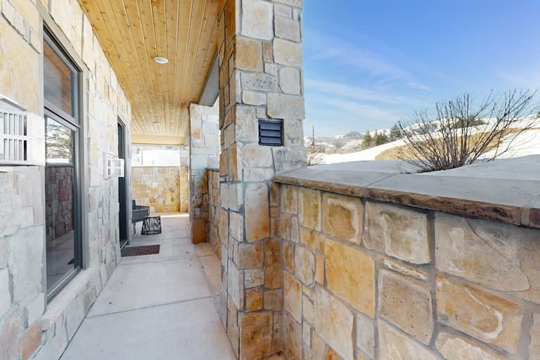 Designer Blackstone Condo - Image 22