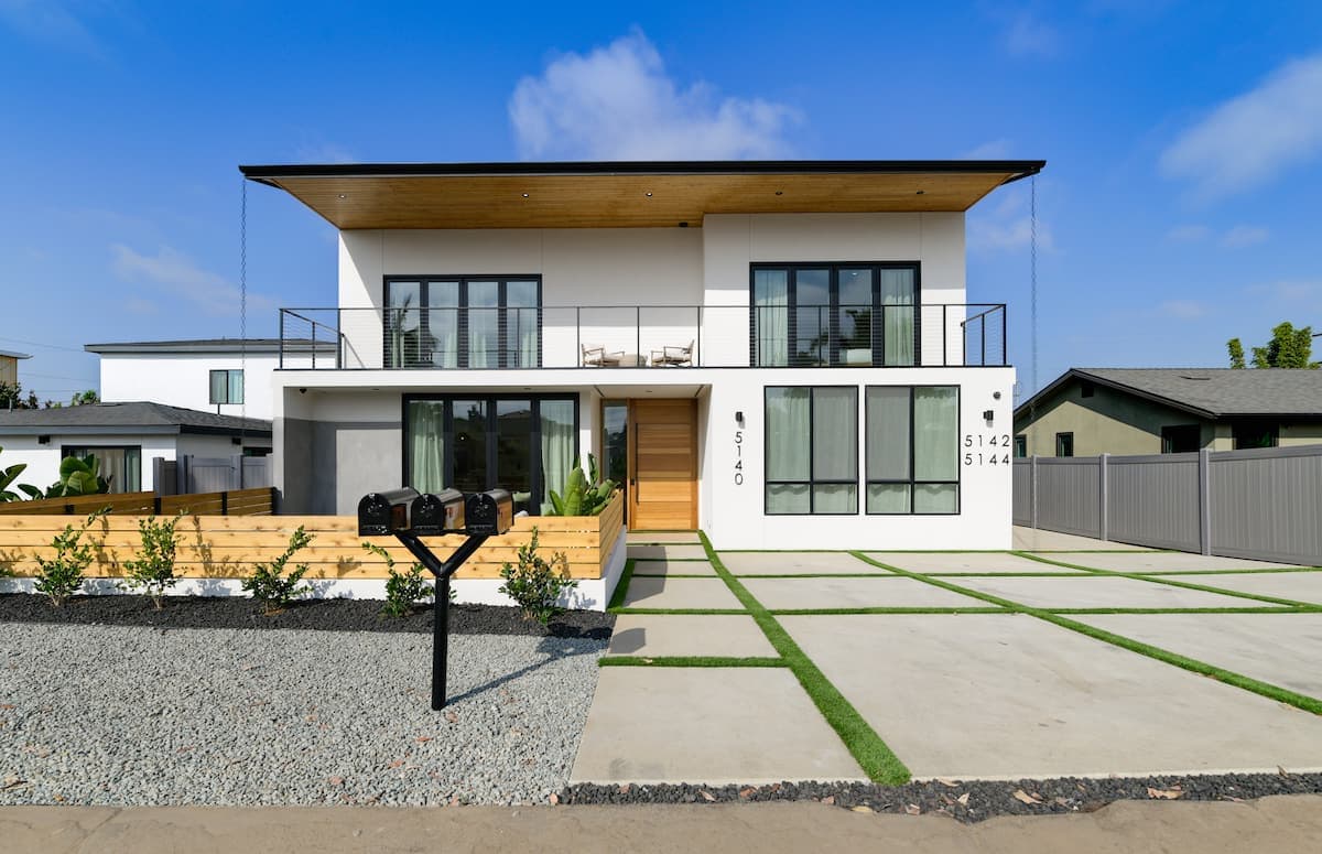 Ocean View Poolside Retreat - Image 1