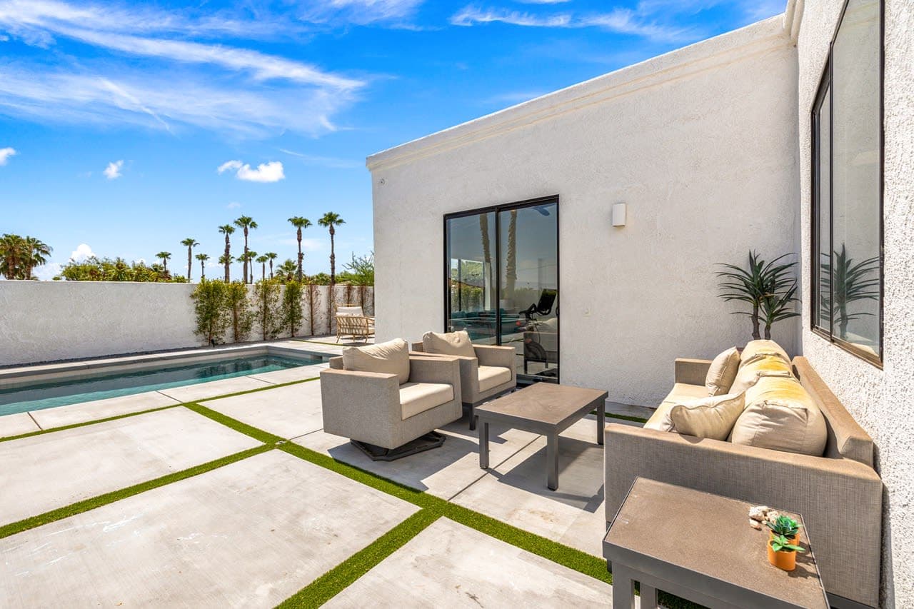 Palm Lighthouse - Image 11